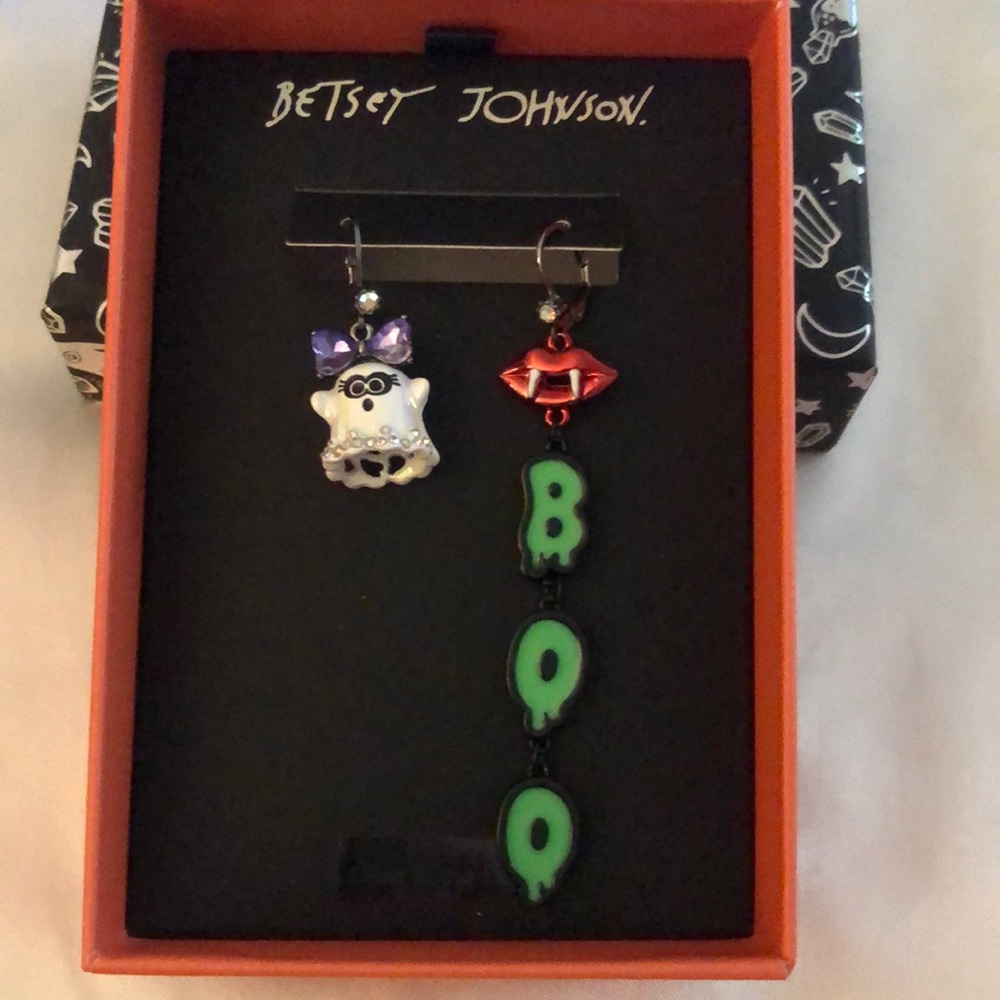 Betsey Johnson Ghost, Vampire Lips & Boo Mismatch Drop Earrings NIB